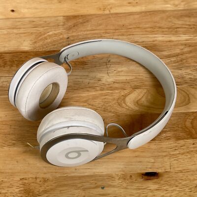 Beats EP ホワイト 有線ヘッドホン Beats EP White Wired 3.5mm Noise Isolation On The Ear Headphones