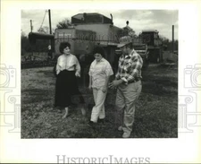 1989 Press Photo Marissa & EJ Littleton working with Betty Puckett- FHA loans