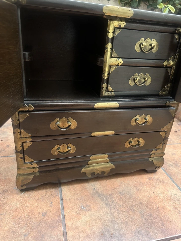 Súper Raro Coreano Tansu MESAS AUXILIARES Joyería Cofre IMPORTACIONES VINTAGE Terciopelo Rojo  Foto 2 de 4