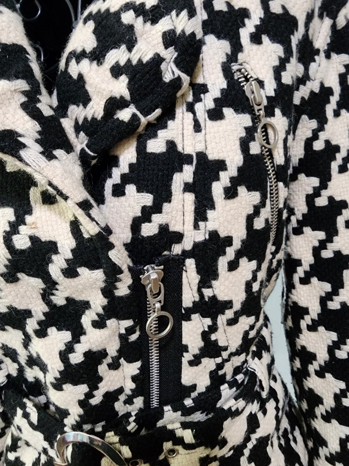 Express Women’s Houndstooth Jacket Size Large Bla… - image 3