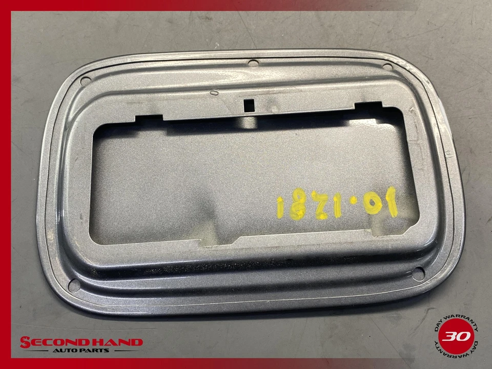 08-13 BMW 128i 135i LLENADOR DE COMBUSTIBLE PUERTA DE GAS TAPA DEL TANQUE ALETA GRIS Foto 4 de 4