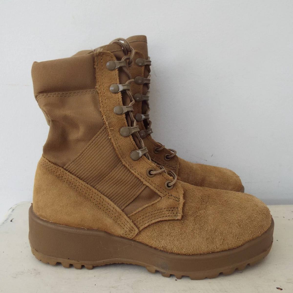 US Military Issued Mens Size 10 R Vibram Suede Leather Army Combat Boots Brown Army Hot Weather Combat Boots Coyote Tan SPM1C1-13-D-1017  main image 2