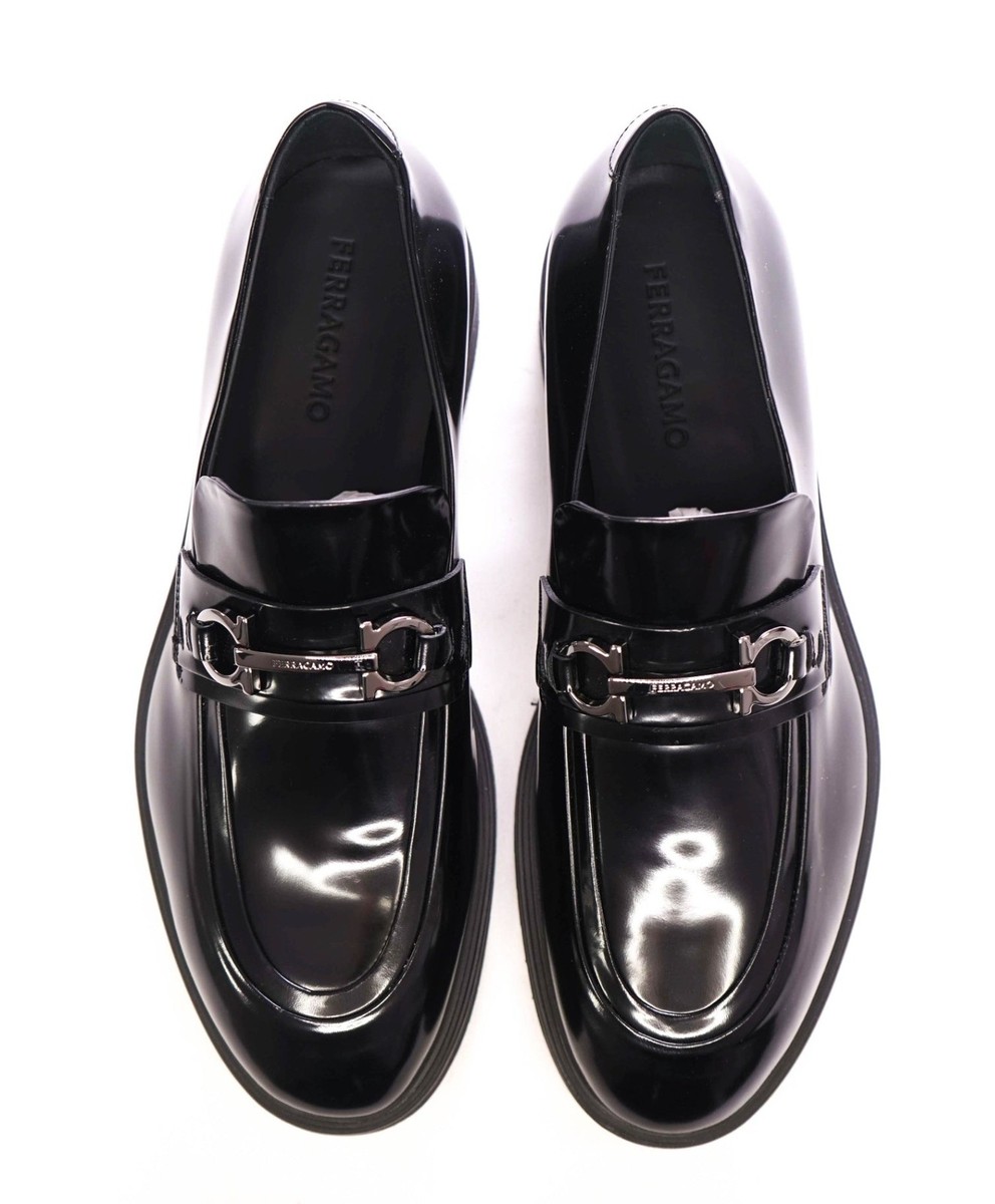 IB FERRAGAMO FIORELLO BLACK PATENT LEATHER GANCINI BIT LOGO LOAFERS 12 M ITALY $1,150 FERRAGAMO - *FIORELLO* Black Leather Lug Sole Loafers  main image 2