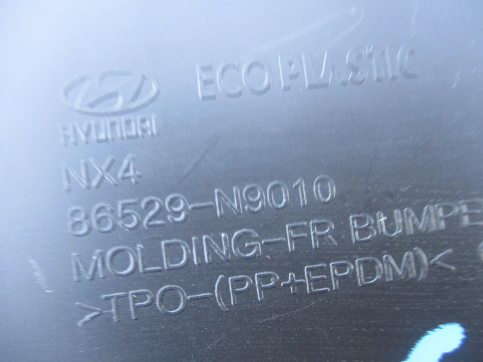 HYUNDAI TUCSON PLACA MARCO SOPORTE CUBIERTA MOLDEADO OEM 2022 - 2024 Foto 4 de 4