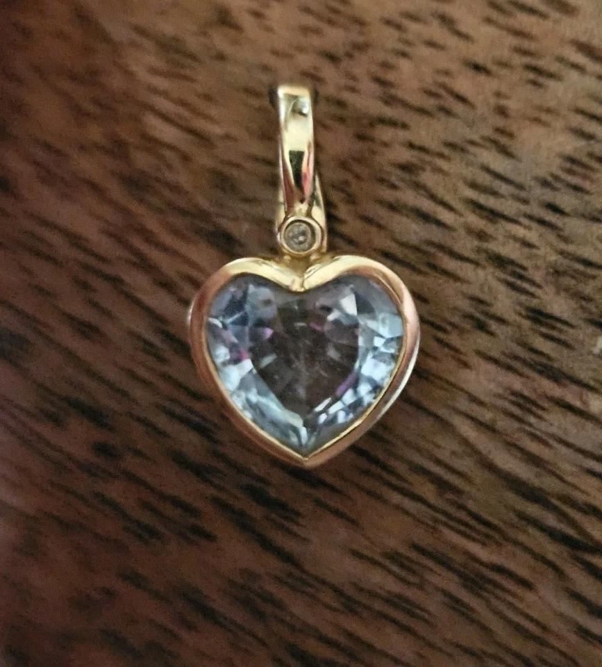 Colgante potenciador aguamarina oro 14k en forma de corazón ideal para poner collar de perlas Foto 2 de 4