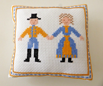 Handgefertigtes Nadelkissen mit Kreuzstich - Scandi/Dutch Style