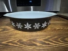 Vintage 1950s Pyrex casserole dish in the "Black Snowflake" Pattern 2 1/2 QT