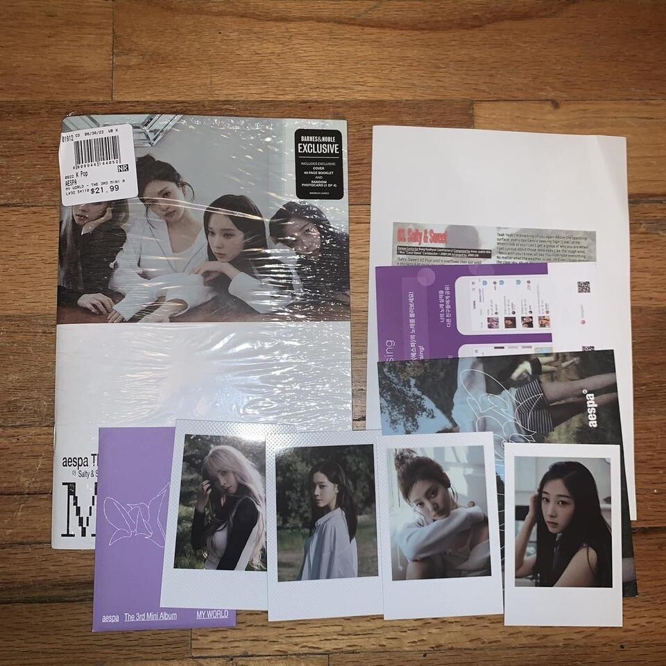AESPA MY WORLD (Zine Ver.) US Barnes & Noble Exclusive Ver AESPA MY WORLD (Zine Ver.) US Barnes & Noble Exclusive Ver