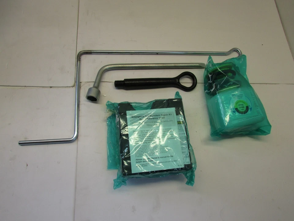 2017-2018-2019 TOYOTA MIRAI EMERGANCY JACK & TOOLS W/ FOAM OEM 75201-62010 - Image 2 of 4