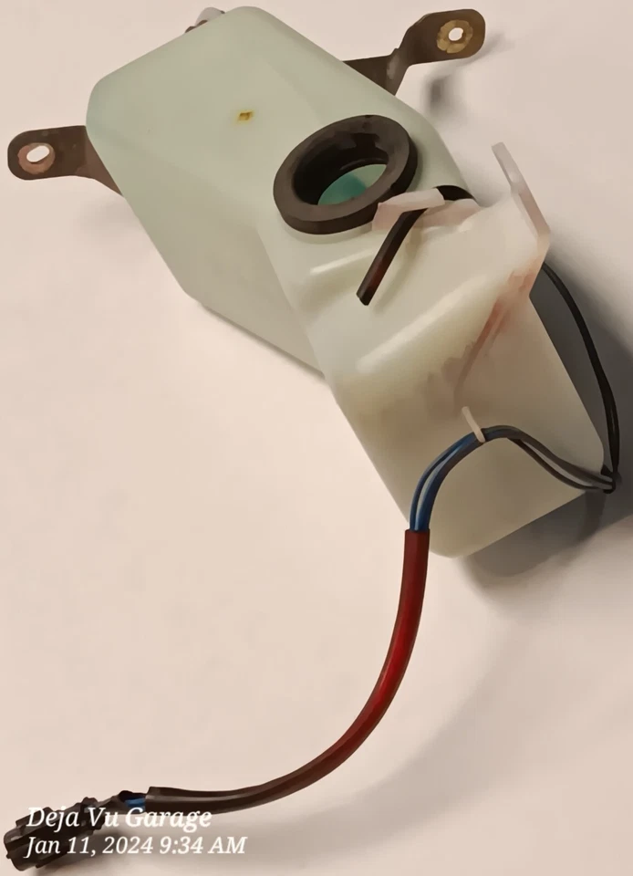 Depósito de lavadora de parabrisas delantero OEM Mazda RX7 FC 86-91 Foto 3 de 4