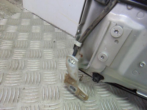 Cappuccio per CITROEN C5 BERLINA 2.0 HDi SX 2002 202147 - Foto 2 di 10