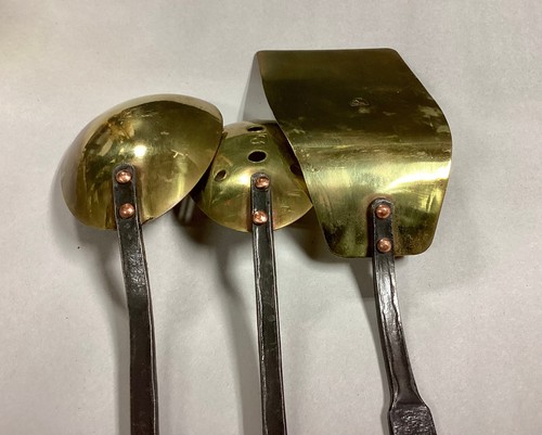 Modern~Hand Wrought Iron & Brass ~ Spatula, Spoons, & Pierced Spoon ~ Signed JD - Picture 4 of 4