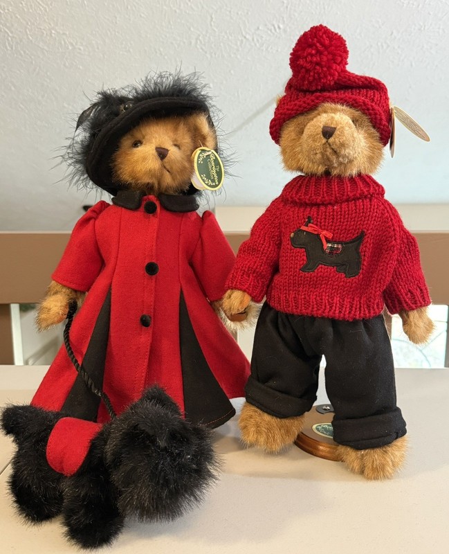 Mulligan MacBearington and Lottie & Scottie MacBearington w/Tags & Stands