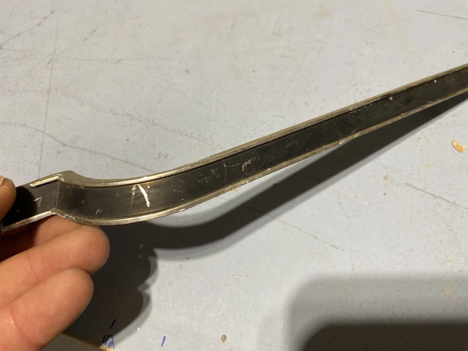 1963 1964 1965 Buick Riviera & Riviera Gran Sport LH painel moldura acabamento 1355875 - Imagem 2 de 4