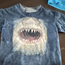 The Mountain Blue Shark Graphic Print Crew Neck Short Sleeve T-Shirt Men’s M