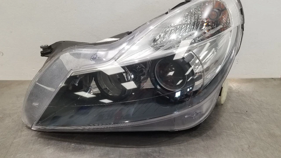 09 MERCEDES BENZ AMG SL63 R230 MONTAJE FARO CONDUCTOR IZQUIERDO Foto 2 de 4
