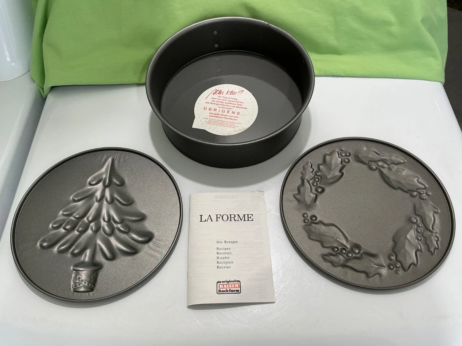 Kaiser 9" La Forme Springform Pan Gray Nonstick Steel Made in Germany w/2 Insert