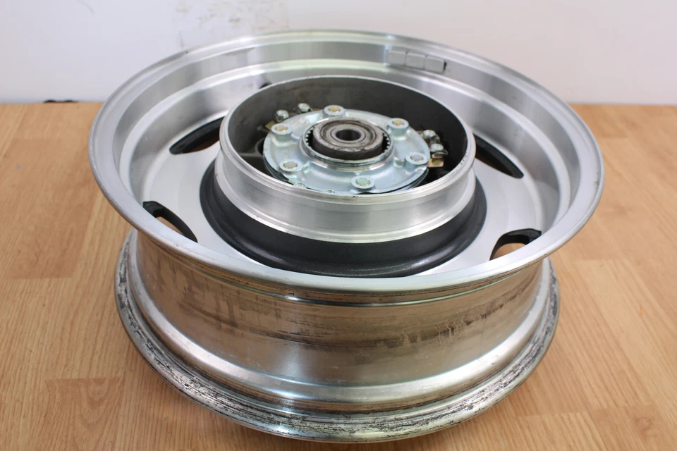 Rueda trasera Suzuki Intruder VL1500 2000 Foto 4 de 4