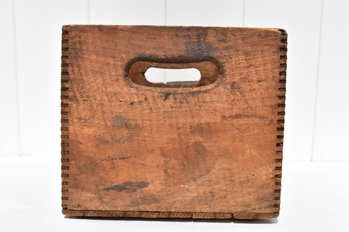 SMALL ANTIQUE BROCK-HALL DAIRY CO. WOOD CRATE IN NEW HAVEN, CONNECTICUT/CONN - Picture 4 of 7