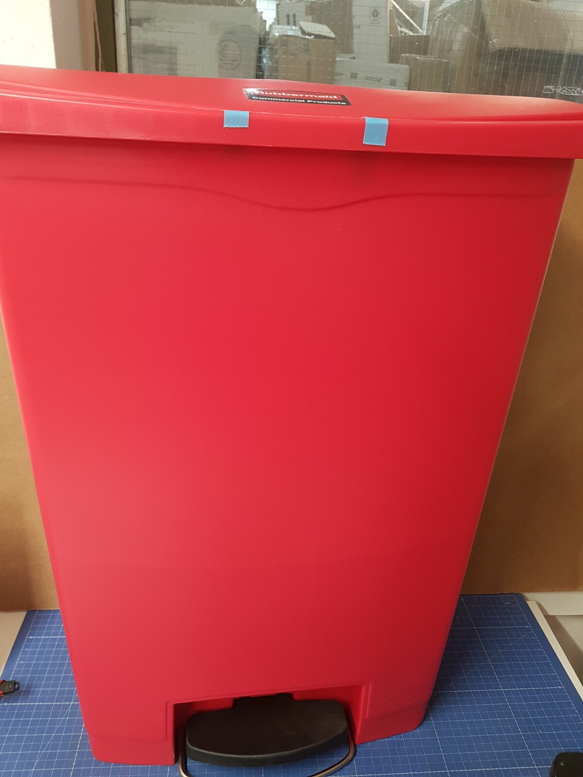 Rubbermaid Slim Jim mit Pedal Rot 90 L Mülleimer
