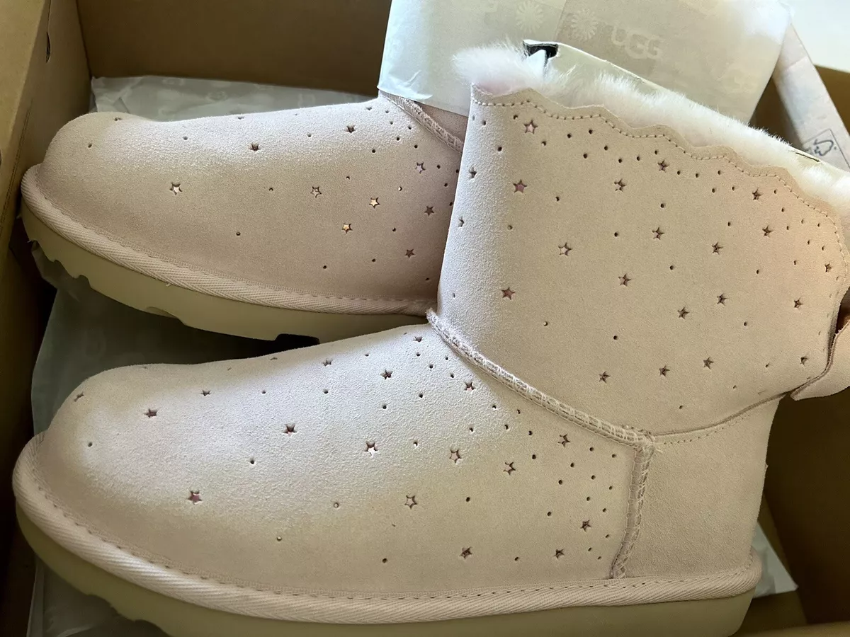 Kid uggs top size 5