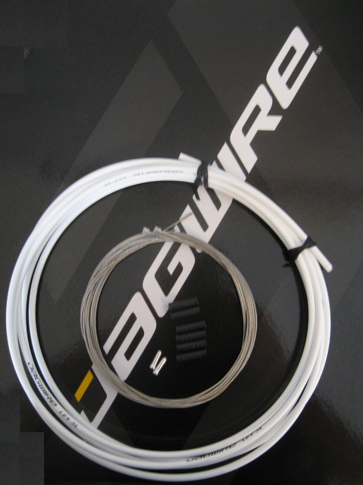 3 Metres JAGWIRE WHITE LEX-SL Pre-Lubed Gear Outer Cable and 2 Stainless Inners