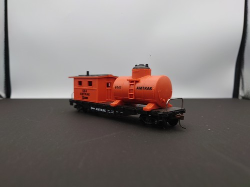 HO Model Power 40’ Work Caboose Train AMTRAK w/Tank #684 - Picture 3 of 11