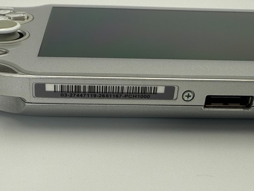Sony PS Vita PCH-1000 PCH 1000 Console Silver w/16GB memory Very Rare - Mint - Picture 18 of 18