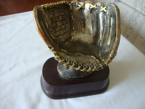 BASEBALL GLOVE TROPHY NO ENGRAVING ANTIQUE GOLD COLOR