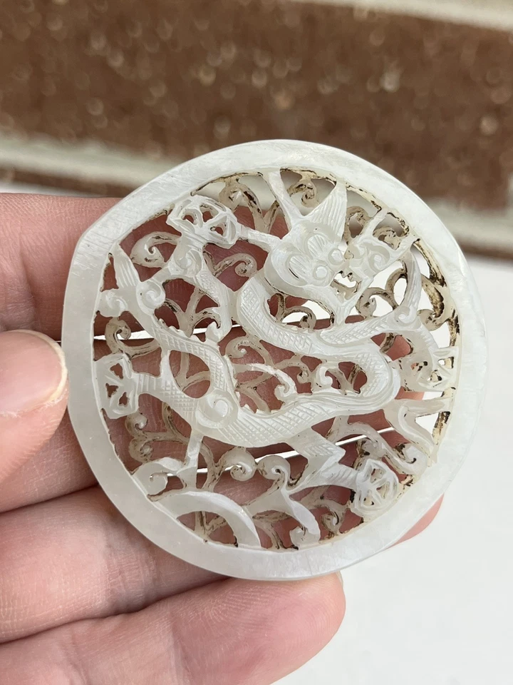 Jade chino bellamente tallado Foto 2 de 4