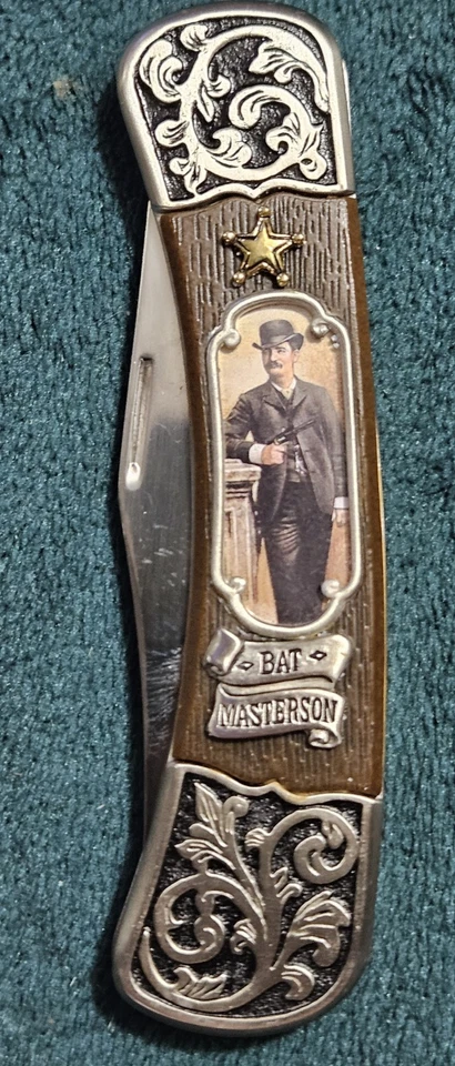 Franklin Mint Knife Collection Of 6 With Hanging Display  Case - Image 2 of 4