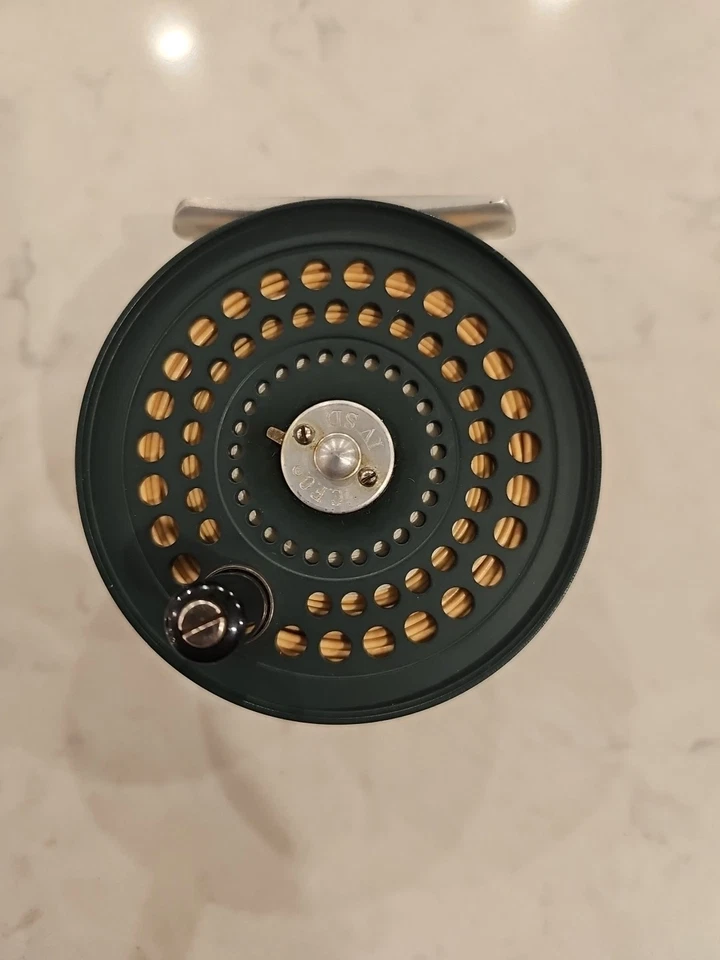 ORVIS C.F.O. 4 DISC SALT WATER FLY FISHING REEL. HARDLY BEEN USED CONDITION. - Image 2 of 4