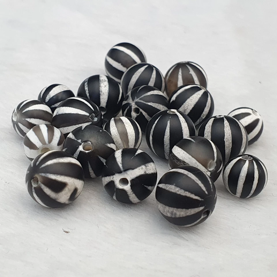 Lote 20 cuentas de ágata grabadas tibetanas indo himalayas cuentas de ágata decoradas Foto 2 de 4