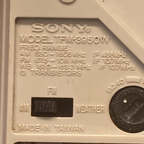 Vintage Sony Solid State Radio TFM-3950W AM/FM/Weather | Works | 9V Battery NI - Picture 7 of 13