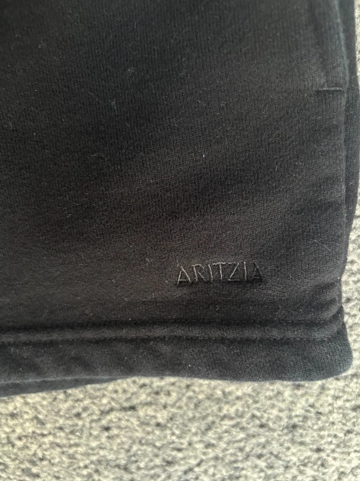 Aritzia Boyfriend Fit Shorts Women's Size Medium Black Sweatfleece Elastic Waist - Image 4 of 4