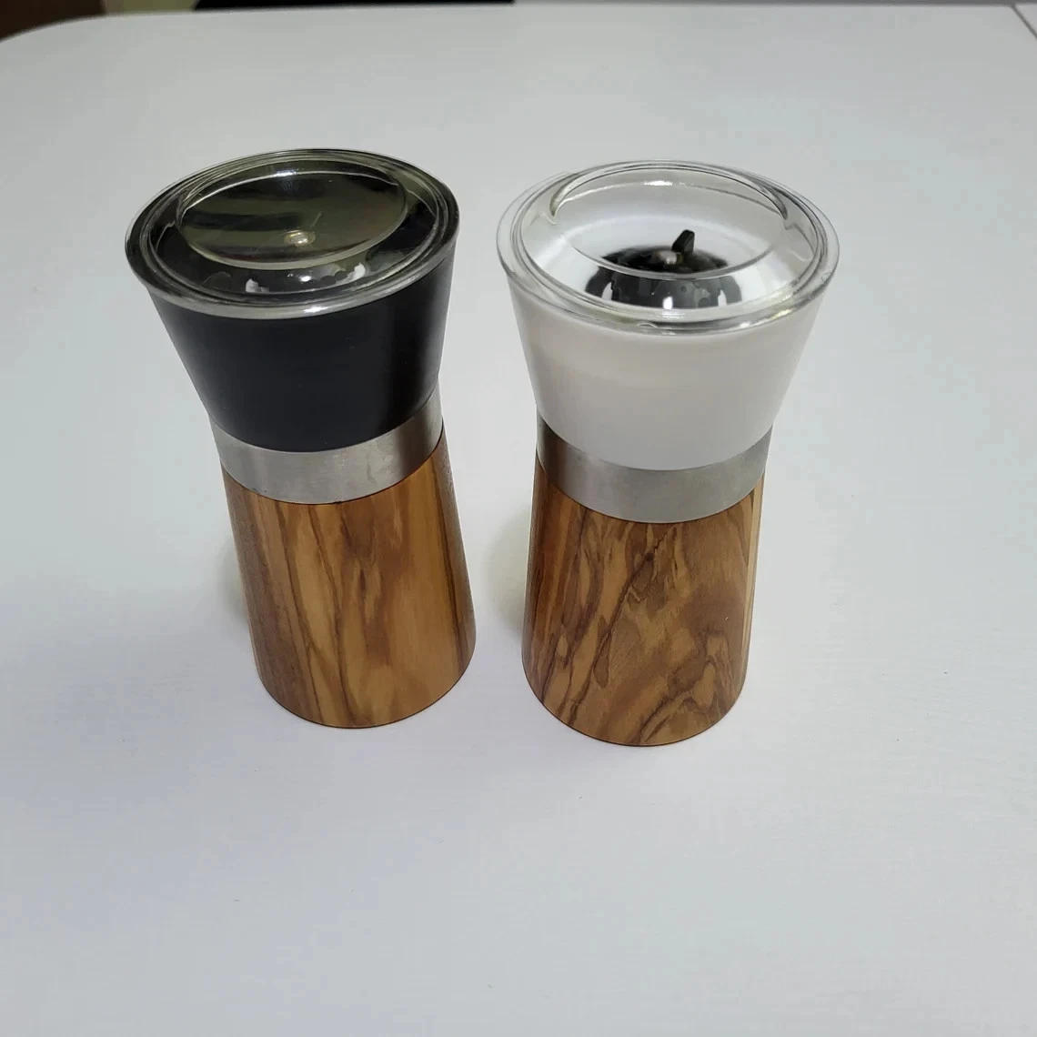 2 Small Grinders for Salt and Pepper from Olive Wood with ceramic mechanisms!
Opens in a new window