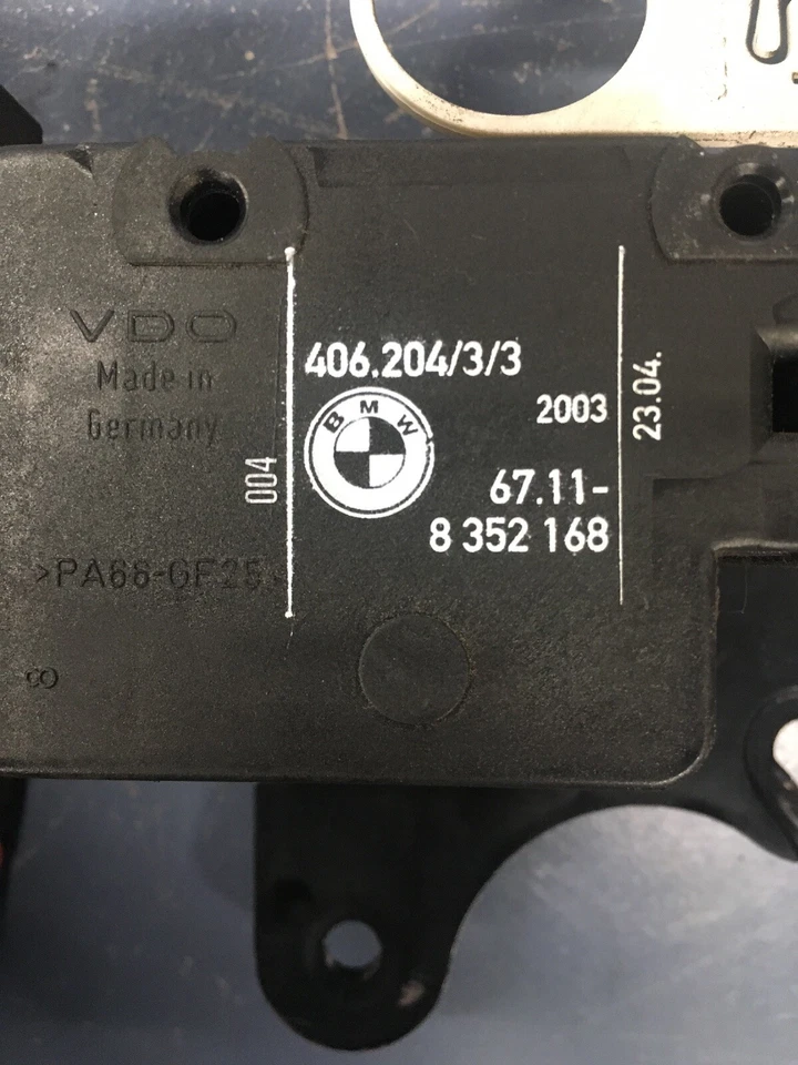 Actuador de liberación de bloqueo de aleta tanque de combustible gasolina Jaguar XJ8 2004-2006 FABRICANTE DE EQUIPOS ORIGINALES Foto 2 de 4