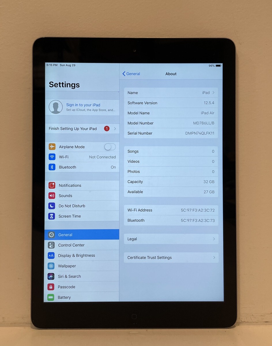 Apple iPad Air 1st Gen. 32GB, Wi-Fi, 9.7in - Space Gray