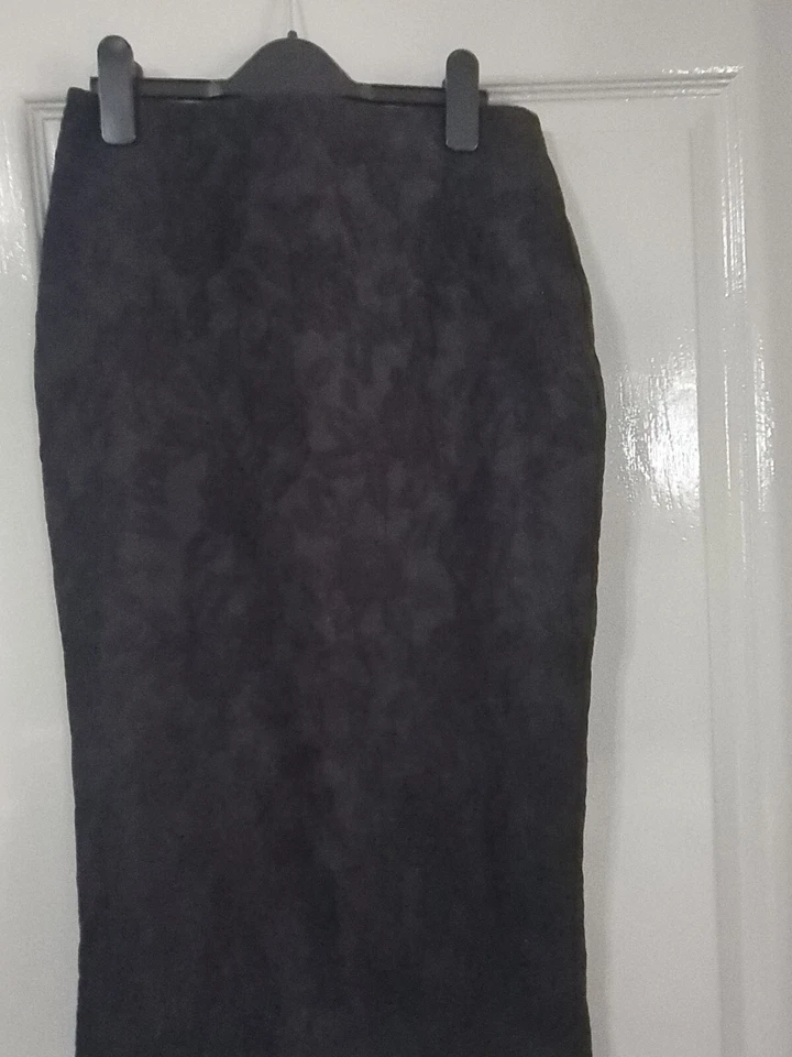 LAURA ASHLEY BLACK SKIRT UK6 - Image 2 of 4
