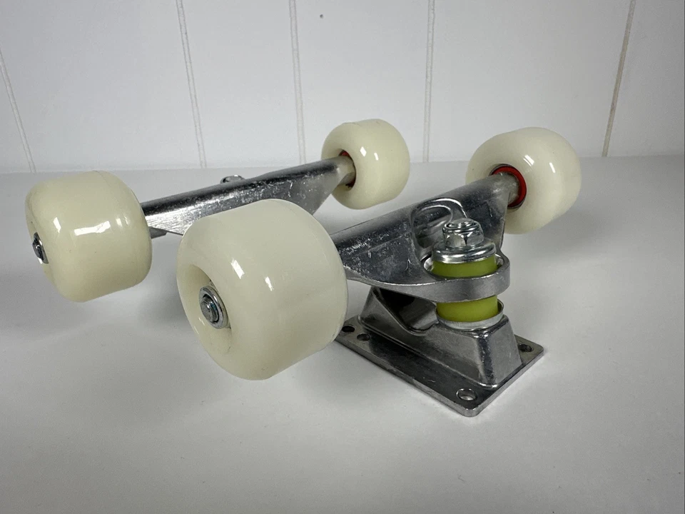 Camiones de monopatín profesionales con ruedas 1 par Foto 2 de 4