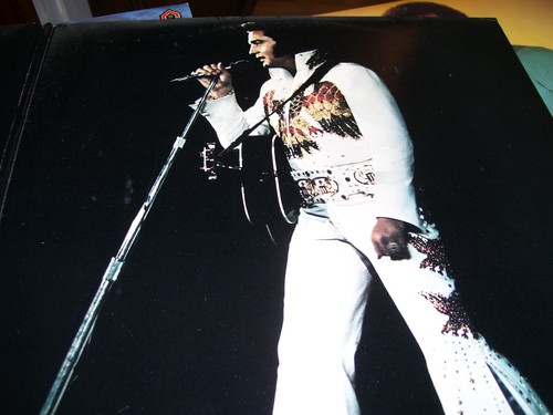 ELVIS PRESLEY-ELVIS IN CONCERT-2 X LP-NM-RCA-CBS SPECIAL PLUS MORE SONGS - Picture 3 of 4