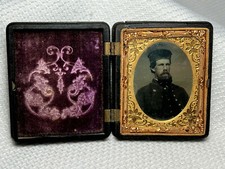 Civil War Era Soldier Tintype Photo Gutta Percha Union Case