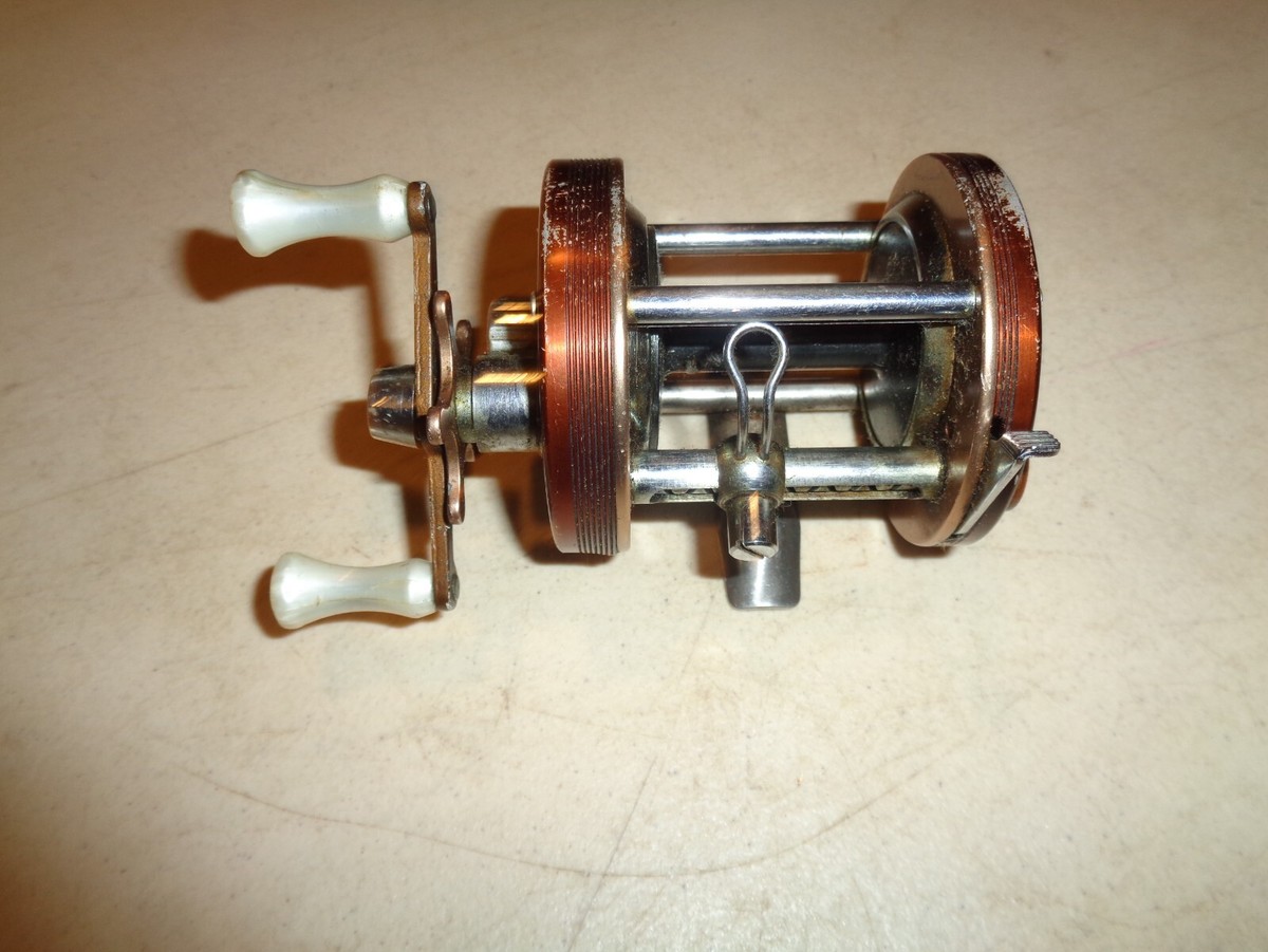 Vintage Heddon Heritage Mark III 40 Level Wind Fishing Reel Vintage Heddon Heritage Mark III 40 Level Wind Fishing Reel