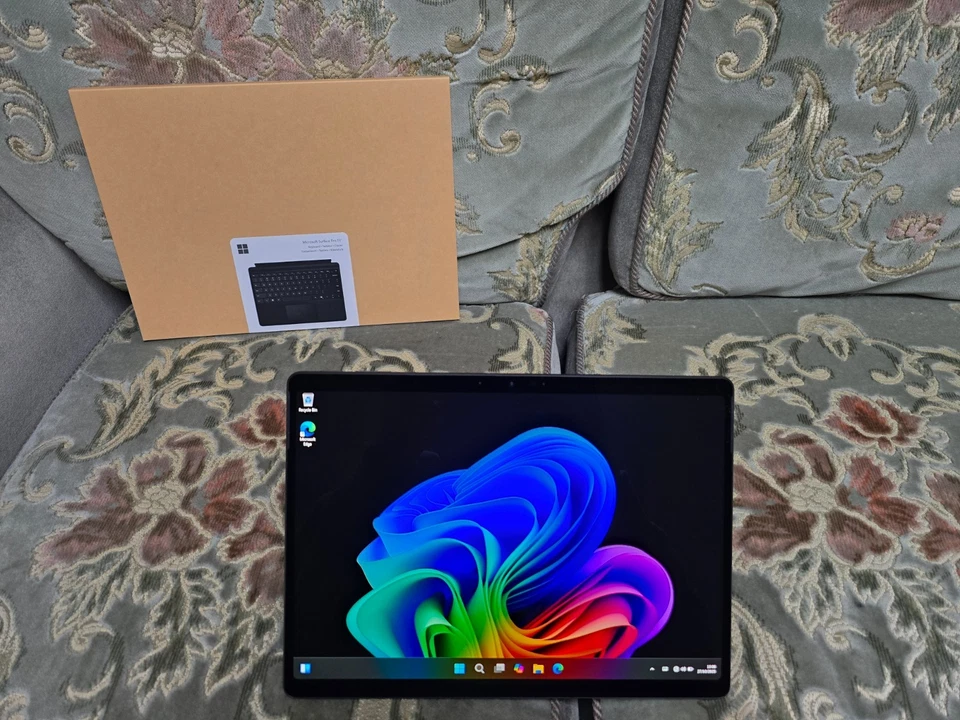 Microsoft Surface Pro 11 Ultra 7 266V 16GB 512GB OLED Tablet+ Type Cover Bundle - Image 3 of 4