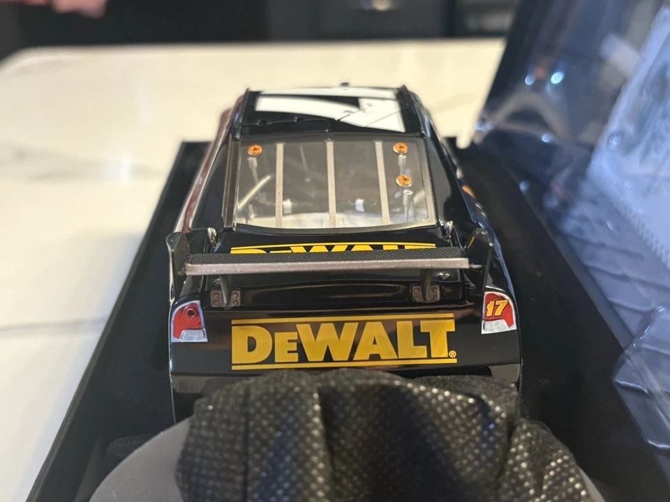 New Matt Kenseth #17 Carhartt 2009 Fusion Elite 1 of 144 C179822CTMK 1:24 - Image 4 of 4