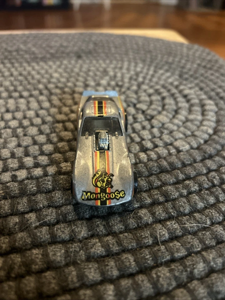 Hot Wheels Tom McEwen Mongoose Couro Inglês Corvette Drag Strip Demons 1977 - Imagem 4 de 4