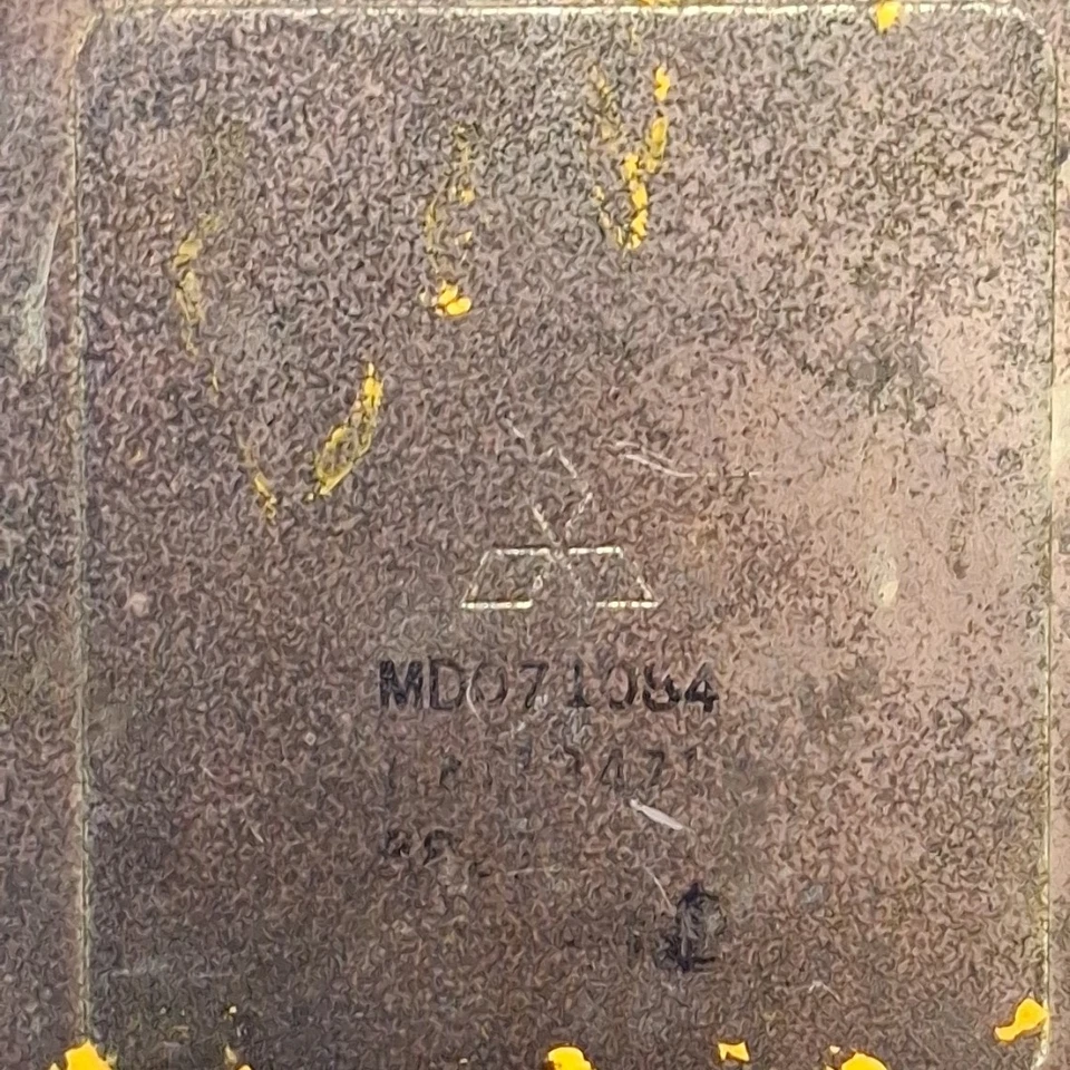 Mitsubishi Starion 1984-1985 2,6 L ECU ECM MD071084 Foto 2 de 4