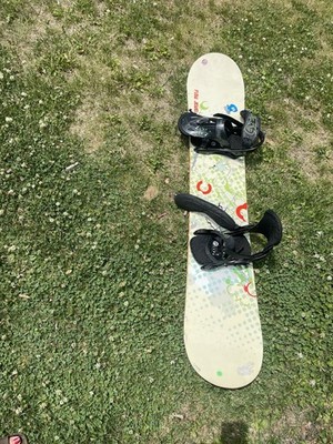 Flow Jewel 143 Snowboard With Burton Bindings