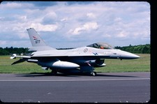 BG011 ORIGINAL K64 AIRCRAFT SLIDE: Norwegian AF GD F-16A Falcon 677