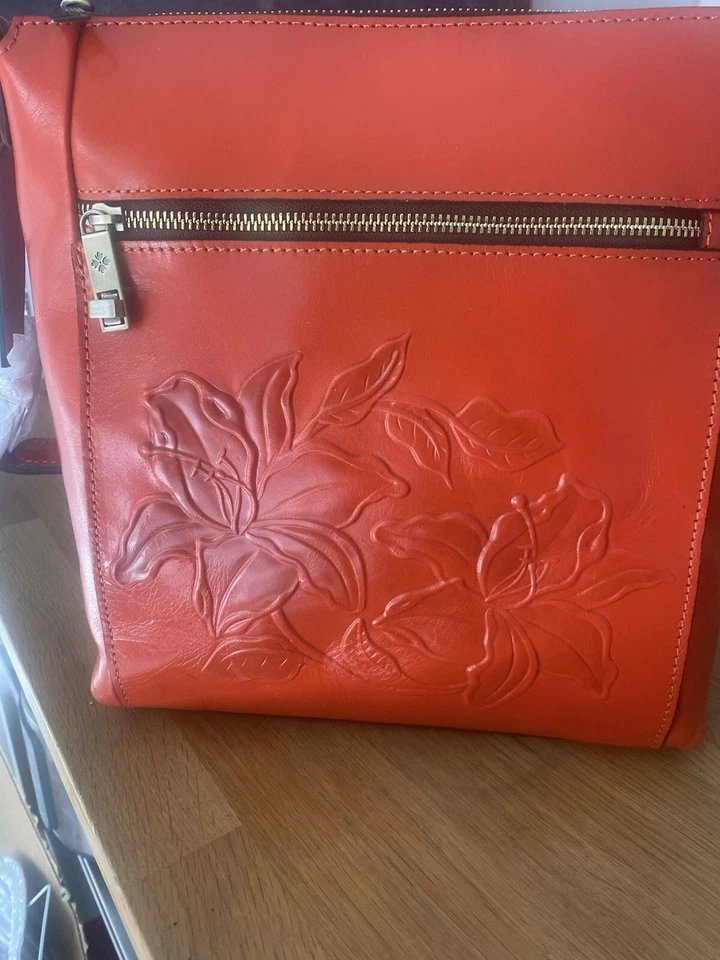 PATRICIA NASH RETAIL $300 BANDOLERA DE CUERO CORAL NUEVO CON ETIQUETAS HERRAJES DE LATÓN ¡2 BRAZALETES!🍑 Foto 2 de 4